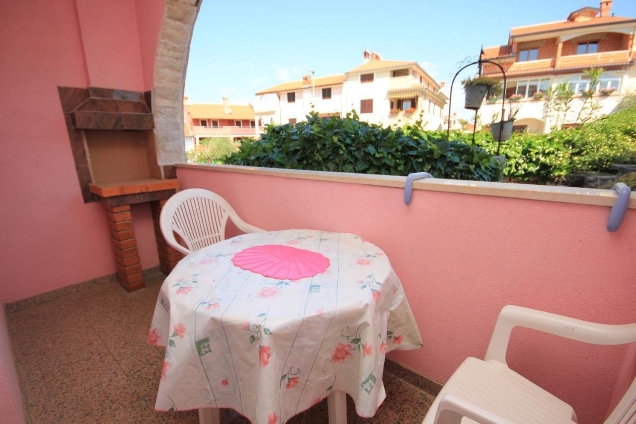 Family Friendly Apartments With A Swimming Pool Rovinj - 3394 Eksteriør billede